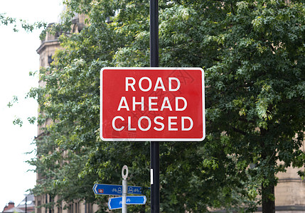 红色警告道路封闭标志图片