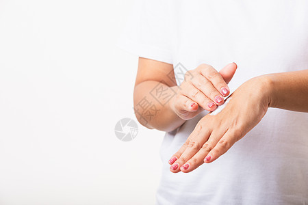 女人用乳液化妆品润湿剂奶油膏 在她身后T美丽滋润女孩手指治疗女性保湿护理卫生美容图片
