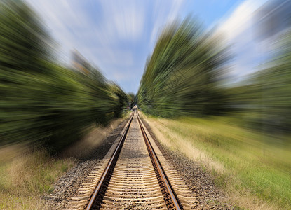 在铁路轨迹上以高斯佩为主的淡化角度视角车站火车运输旅行送货运动技术过境速度城市背景图片