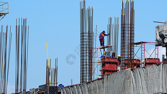 建筑工地和工人工作起重机职业工程财产危险蓝色工程师建设者日落太阳图片