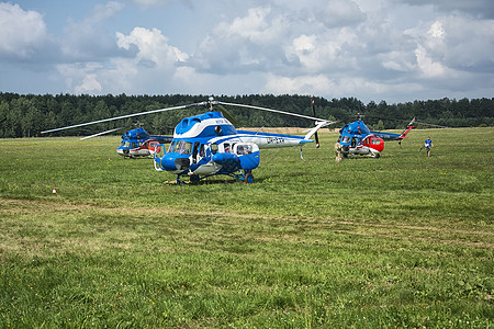 第16届世界赫利科普特人小组的直升飞机竞争对手机器机场飞行员运动对抗杯子螺旋桨航空天气图片