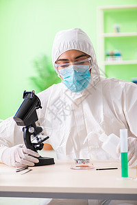 在新实验实验室里工作的化学家们卫生感染液体检查烧杯生物学医生样本物质学生图片