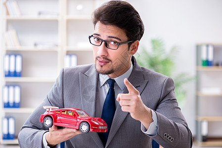 提供汽车机动车保险的代理碰撞财产金融商业文档男人玩具服务保修赔款图片