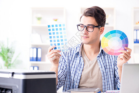 彩虹插画为新工程选择颜色的年轻设计师工作室绘图彩虹桌子商业项目创造力男人房间草图背景