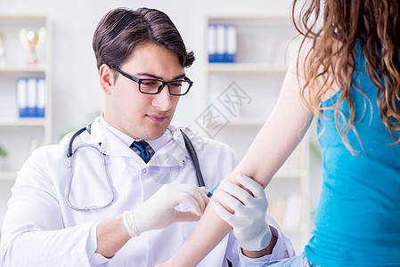 病人看病医生 每年接种流感疫苗进行预注射静脉糖尿病探测样本助手胰岛素实习生预防采样男人图片