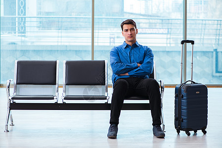前往机场休息室登机的男子航空公司管理人员思维旅行通勤者假期人士手提箱大堂行李图片