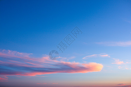 日落时的天空 蓝色和粉红色的天空与云彩地平线晴天旅行季节紫色天际风景太阳橙子天气图片