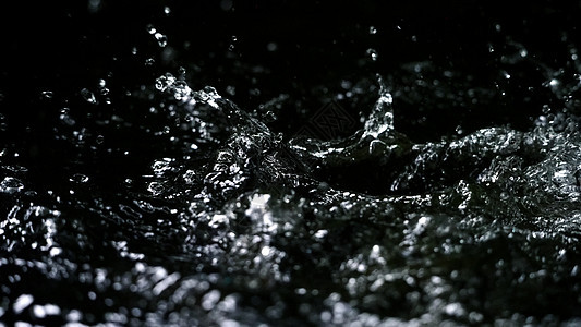黑色背景颜色的水花飞溅气泡海浪波纹充气水滴流动瀑布喷泉运动图片