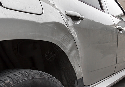车边的意外事故损害速度车辆凹痕交通保险杠挡泥板运输保险维修图片