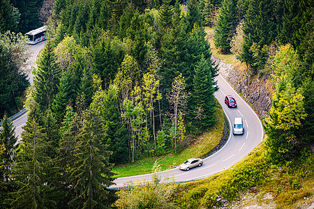 在巴伐利亚山的汽车 德国 欧洲沥青建筑联盟地平线自由风景爬坡假期运输旅行图片