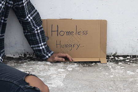 封锁无家可归和饥饿的街头流浪者 他们要求帮助图片