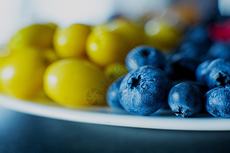 黄莓和蓝浆果混合 夏季麦芽水果 贝里布局蓝色市场花园营养收藏团体甜点果汁李子覆盆子图片