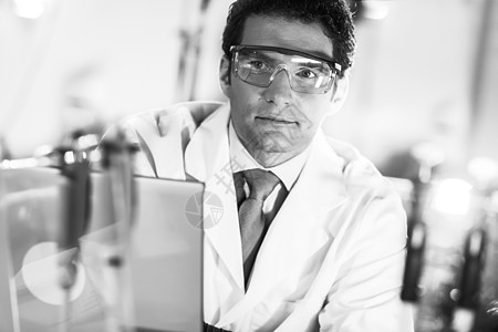 工程师在工作环境中的一幅肖像医院生物教授眼镜科学博士知识技师物理大学图片