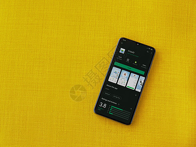 Leumit 健康服务应用程序在显示 b 上的播放页面下载标识黄色商店手机应用店铺展示电话屏幕图片