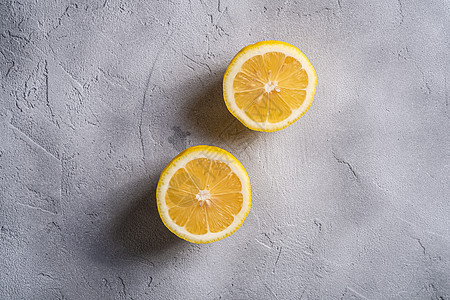 两片柠檬片 用灰混凝土制成的热带柑橘水果食物饮食创造力白色营养黄色异国果汁情调柠檬图片