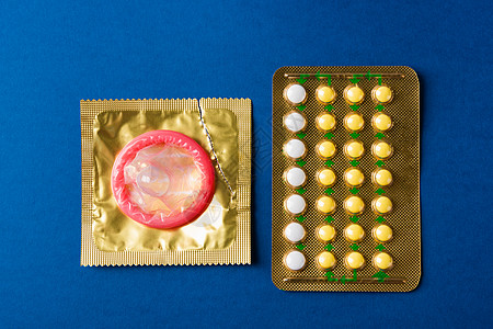 包装包装袋和避孕药丸上的安全套和荷尔蒙泡泡教育女士避孕怀孕方法药店乳胶女性药品雌激素图片