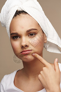 妇女清洁的皮肤化妆品 温泉疗养和皮肤病治疗身体女性疙瘩预防护理青春痘女孩粉刺手指成人图片
