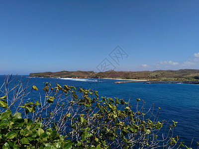 蓝色海滩的美丽风景 海滩 印度尼西亚东爪哇 Blitar 美丽的印度尼西亚海滩之一阳光海景地平线热带运动天空假期椰子旅游海洋图片