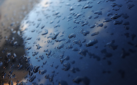 俄罗斯中部的秋季反射街道下雨雨滴窗户风暴蓝色旅行城市玻璃图片