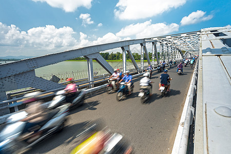 骑自行车的人 在Hue桥上 越南 亚洲图片