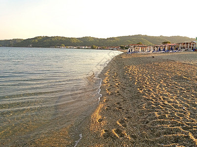 早上地中海 在希腊 升起乐园海面阴影热带地平线晒斑断路器假期旗手休息图片