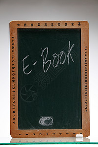 简单数字桌面教育绿色学校粉笔科目沟通摄影技术粉笔画黑板背景
