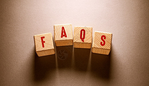 使用 Wooden 立方体的 FAQ Word字母气泡帮助问题互联网解答服务木头桌子网站图片