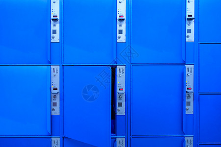 蓝色数字锁定器有各种大小 形状和颜色学生金属储物柜大厅学习补给品健身房房间门厅教育图片