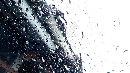 雨天车玻璃墙上的雨滴宏观水平温泉雷雨摄影天气质感水滴窗户效果背景