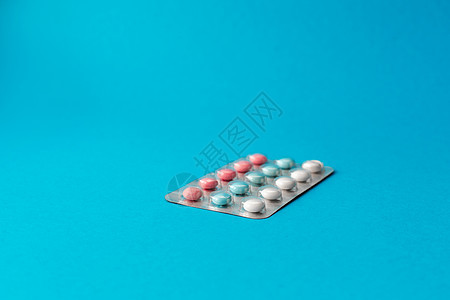 蓝色背景的彩色药丸密封浸泡器 医疗概念治愈止痛药胶囊科学帮助医生处方药物药片剂量图片
