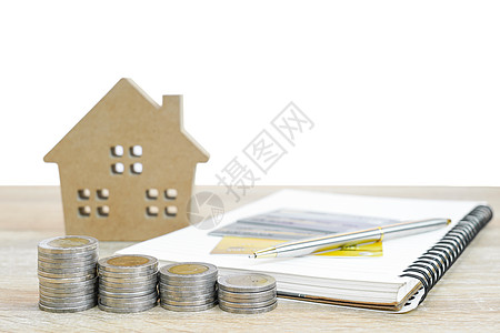 房屋模型和注纸 桌上有硬币财产信用房子建筑学市场信用卡销售住宅投资商业图片