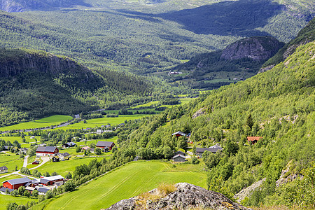全景挪威 海姆塞达山 红农场 绿草地 维肯 布斯克鲁德丘陵天堂山脉森林农民晴天农田村庄旅行风景图片