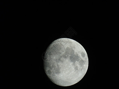 夏天在黑暗的天空下半月月光轨道星星蓝色望远镜地球星系辉光月亮科学图片