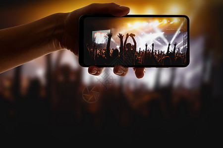 活动时使用技术 手头有移动电话音乐观众社会音乐会会议派对舞蹈娱乐人群药片图片