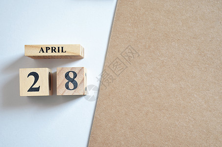 4月28日广告木头日历数字假期空间学习家具纪念日立方体图片