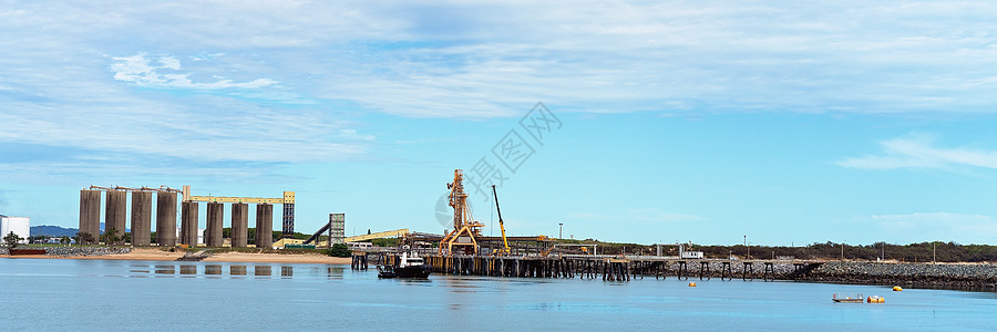 具有出口工业基础设施的港港拖船公司图片