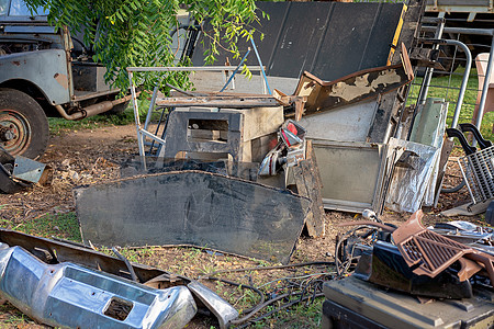 洪水水损坏的汽车零部件运输灾难维修金属损害地下水回收烘干天气损失图片