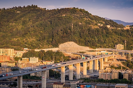 意大利热那亚的 新的圣乔治桥知识驾驶景观汽车建筑阳光工程师技术天空建筑学背景图片