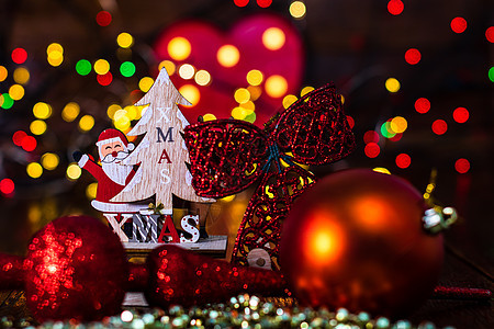 以丰富多彩的圣诞作品组成的装饰品和首饰是圣诞礼物圣诞假期装饰风格花环彩灯季节庆典金子图片