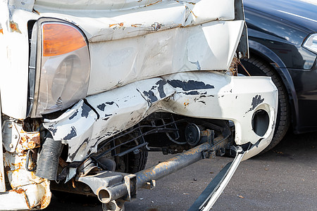 汽车保险杠车祸车的特写 保险案失败风险运输破坏损害发动机汽车粉碎安全速度背景