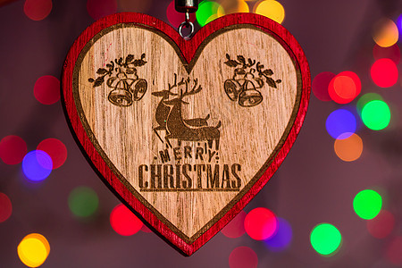 心脏形状的圣诞节装饰 在模糊背景上被孤立季节花环庆典礼物卡片彩灯金子假期饰品风格图片