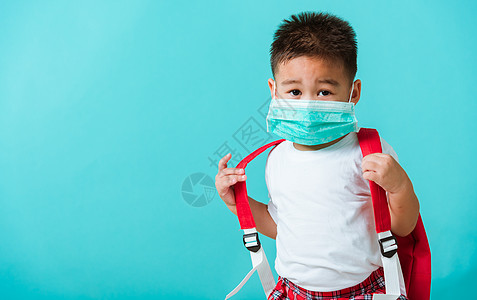 幼童幼儿园戴面罩 保护面具和书包工作室快乐蓝色感染疾病空气男生微笑孩子预防图片