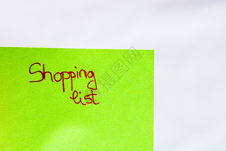 购物列表笔迹文本特写绿纸上孤立的文字图片