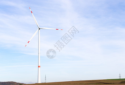 蓝天的田地上的风车环境生态风力活力电气力量技术资源涡轮创新图片