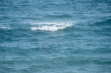 蓝色海浪地平线阳光涟漪波纹流动液体泡沫海洋冲浪场景旅行图片