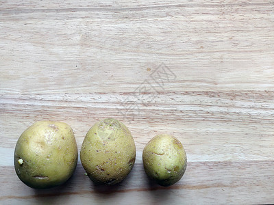 木木本底土豆生物桌子植物收成淀粉木头水果乡村生产美食食物图片