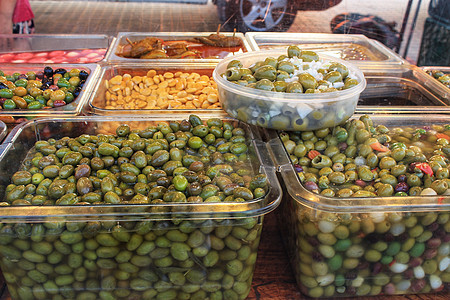 市场摊位上的橄榄和泡菜销售小吃胡椒饮食蔬菜平衡美味营养美食食物图片