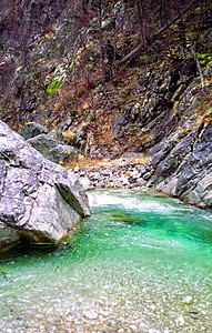 山河 石块和山河水 据说是山地森林山脉岩石高度荒野树叶溪流石头公园天空图片