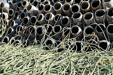 在圣波尔码头捕鱼章鱼和网的陷阱齿轮海洋生物血管钓鱼养殖海岸浮标食物环境篮子图片