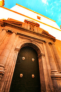 阿利坎特的巴里圣尼古拉斯合院崇拜大教堂纪念碑圆顶晴天旅行上帝教会石头宗教图片